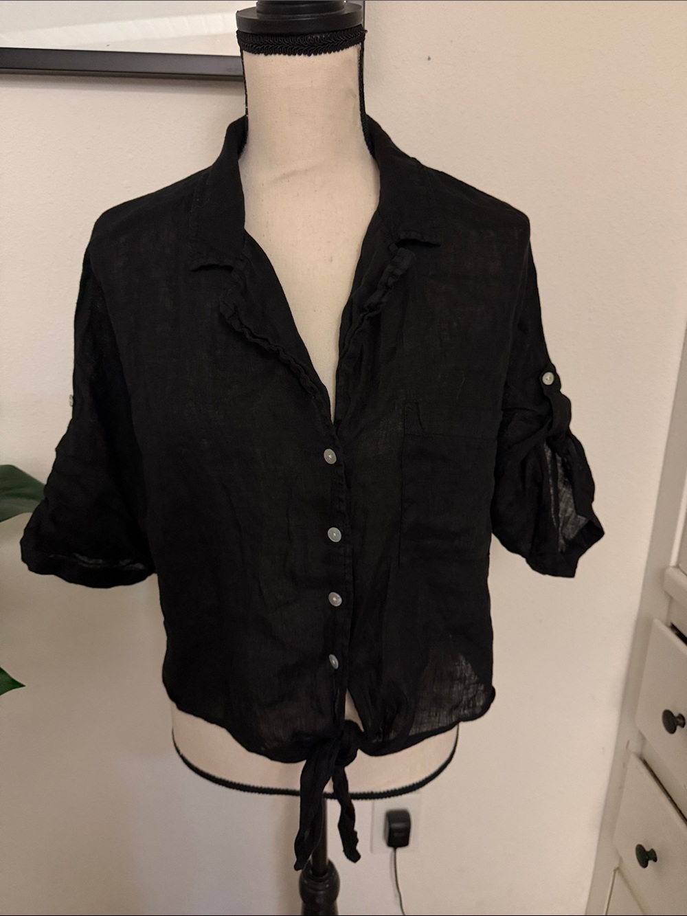 Black Tie-Front Button linen Shirt - Women's crop Top